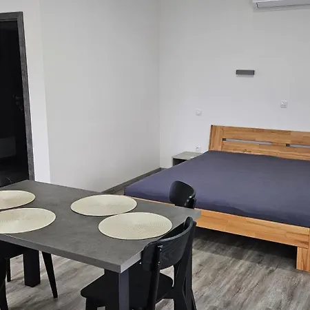 Miska Apartment